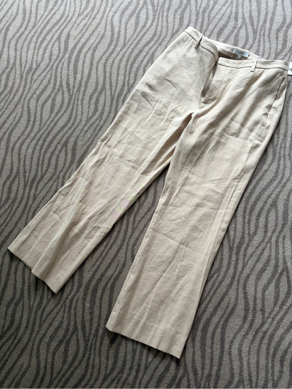 Vince women’s NWT Chinos in Light Tan